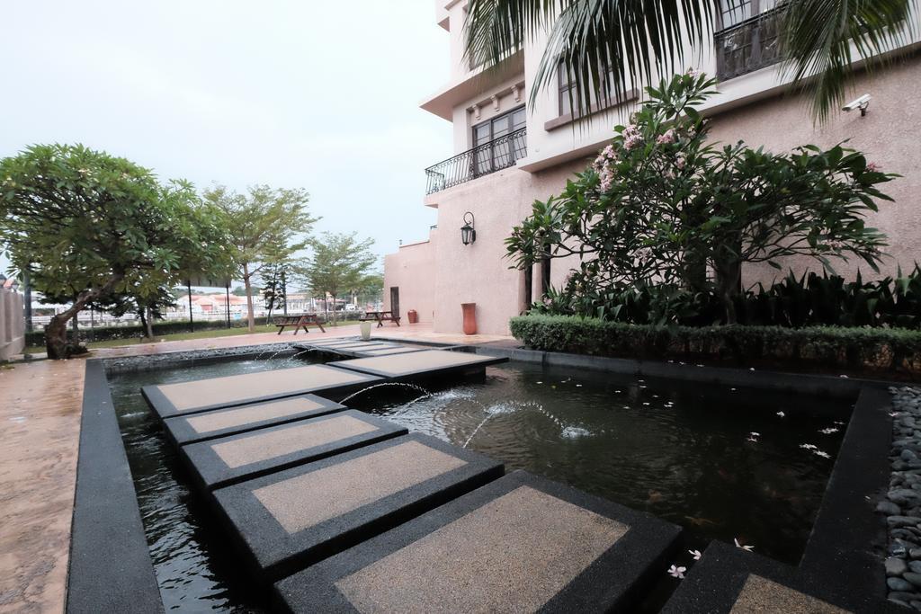 Luxury On Melaka River Buitenkant foto